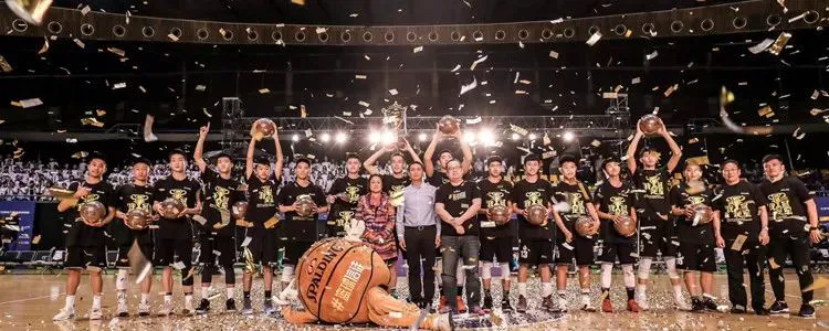 如何使用专业设备进行高效的篮板训练?_2